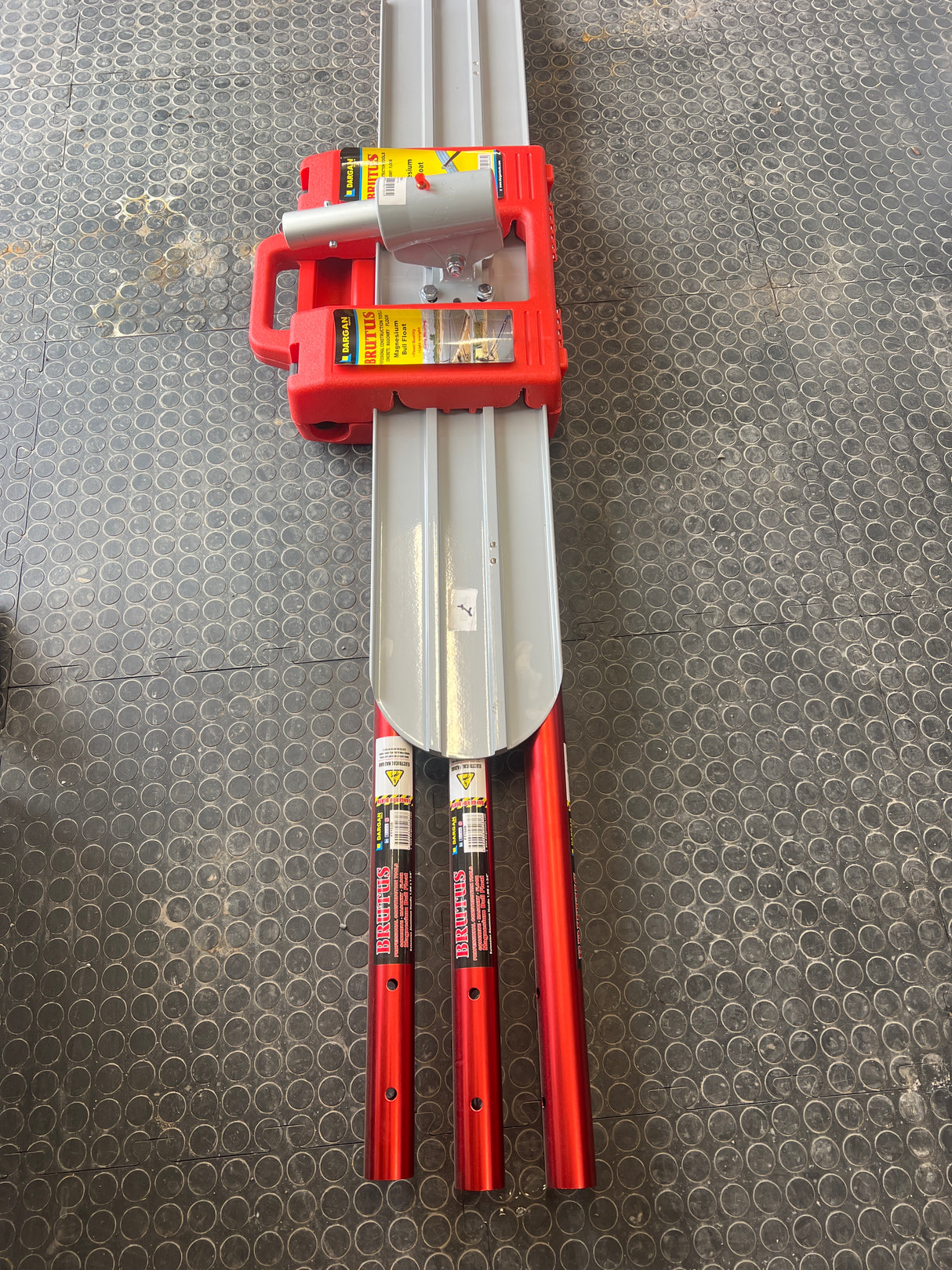 BrutusMagnesium Concrete 4 Foot Bull float With 3 Handles & Case